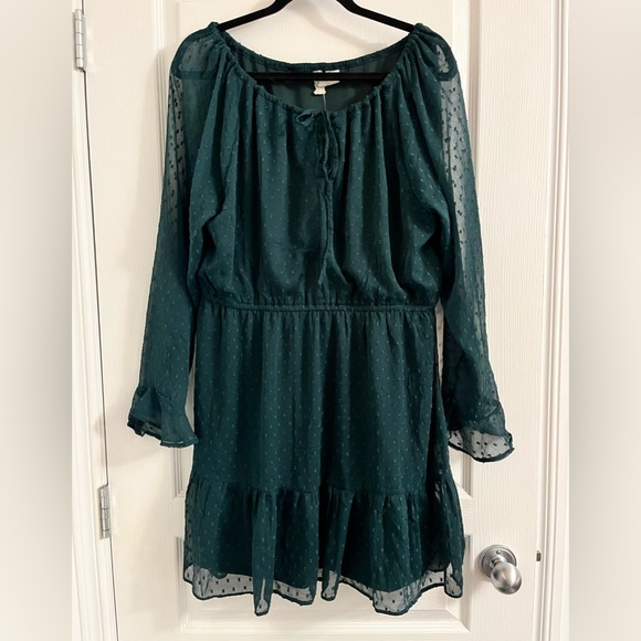 H&M Dresses & Skirts - Dark Green Flowy H&M Dress